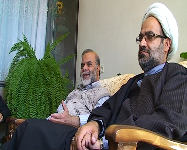دیدار سرپرست و جمعی از كاركنان دانشگاه جامع علمی كاربردی استان باخانواده شهید محمدحسن قاسمی اشکفتکی اولین شهیدمدافع حرم جامعه پزشکی کشور در شهرکرد